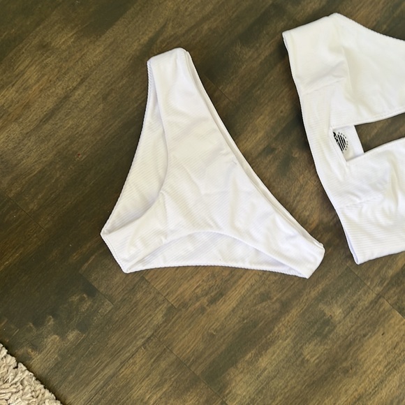 BORN FROM A WAVE - Picture 3 of 7